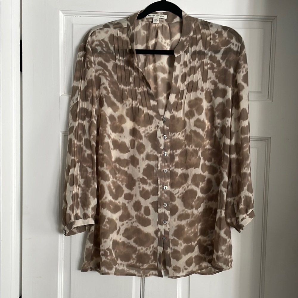Banana Republic Cream Notched Collar Blouse with Buttoned Front